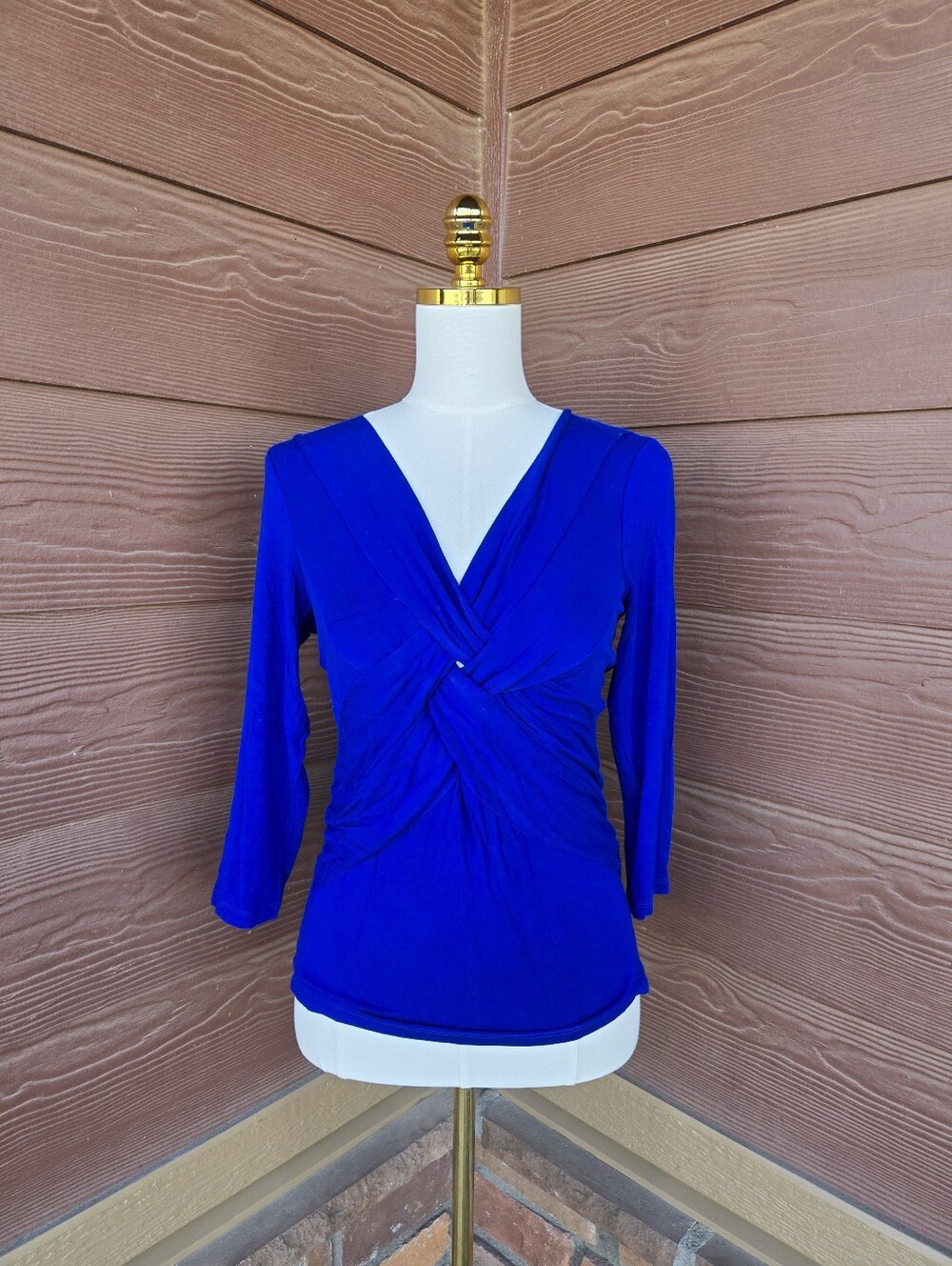 Cable & Gauge Royal Blue Twist‑Front V‑Neck Top – Women’s Size Medium - Picture 3 of 15